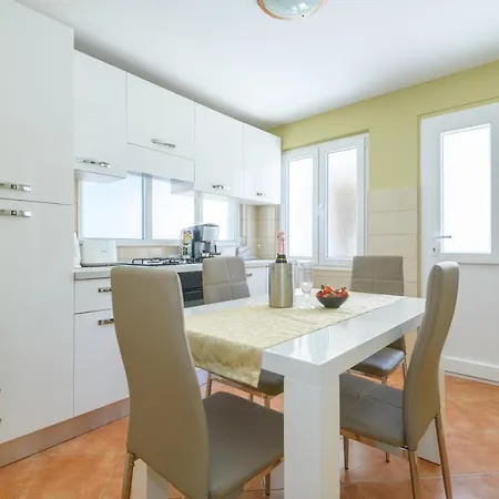 Rasica Apartment *